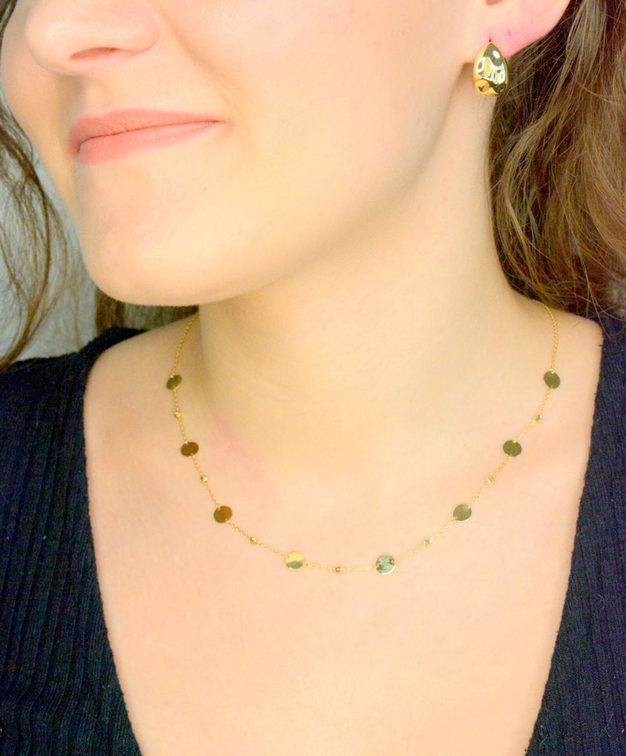 Złoty naszyjnik damski. Złoty naszyjnik z blaszkami. Naszyjnik damski złoty próby 375. Naszyjnik damski celebrytka z modnym wzorem. Naszyjnik na prezent (2).jpg